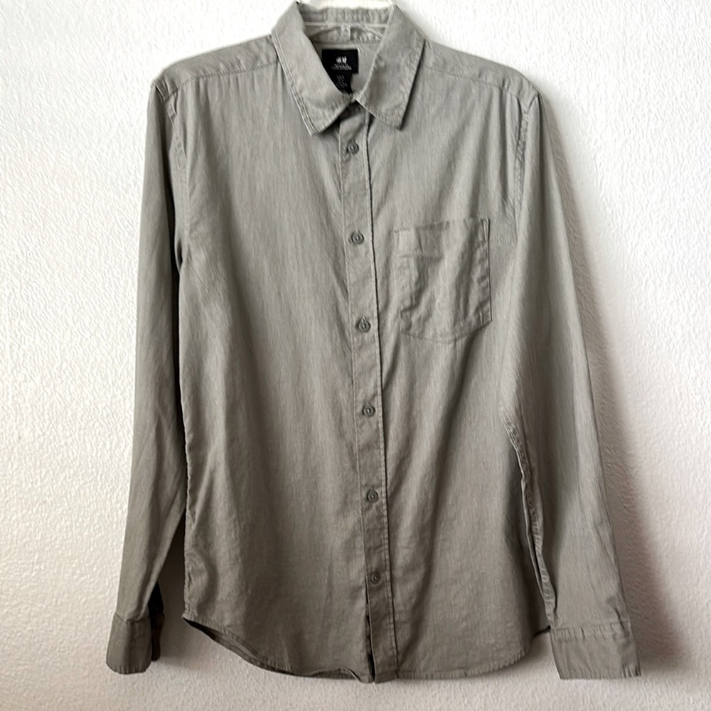 H&M Gray Casual Button Down Shirt with Relaxed Fit